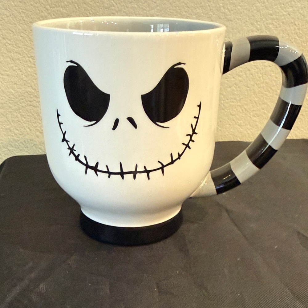 Black and White Skull Mug